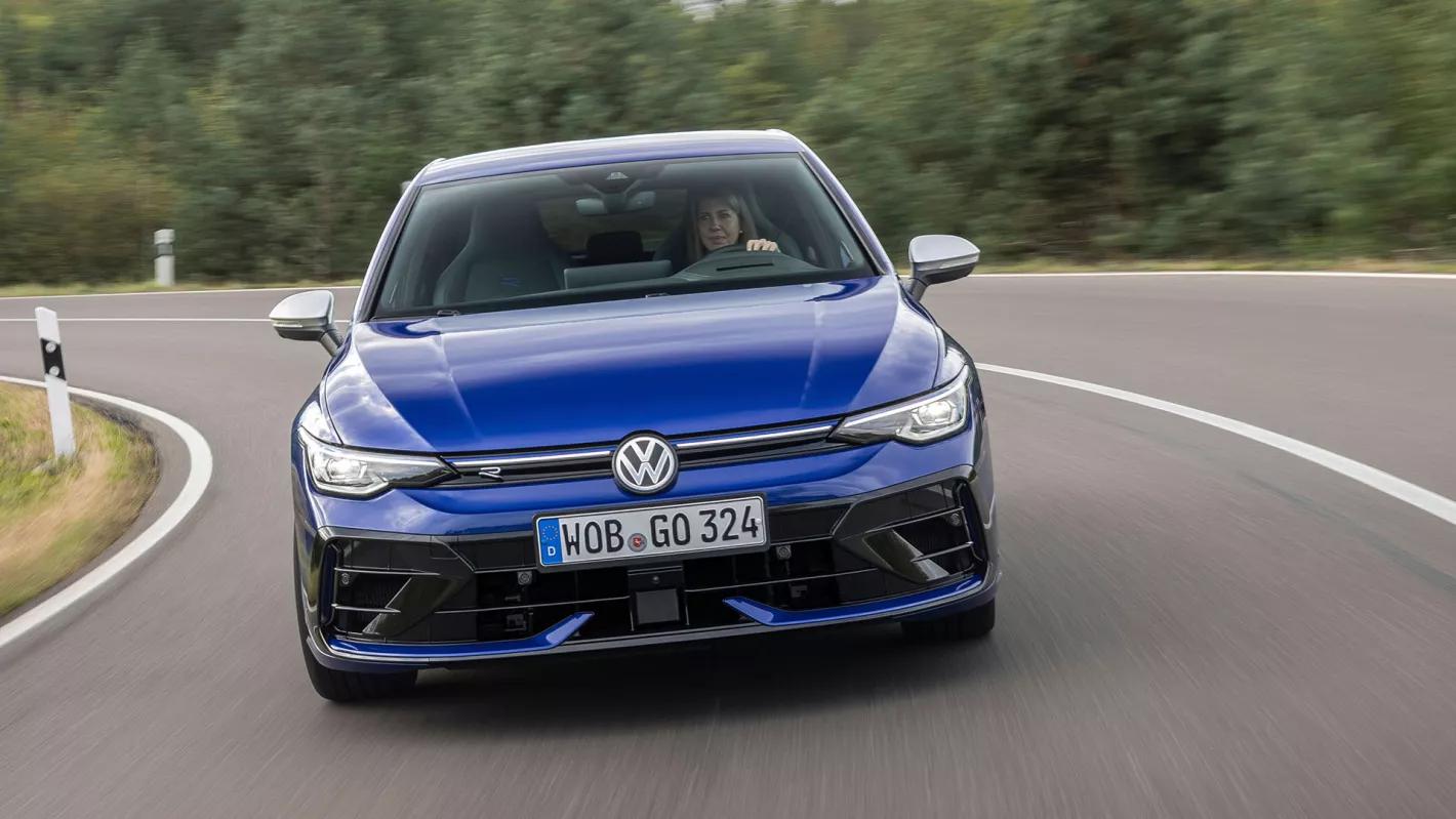 Volkswagen Golf R rijdend